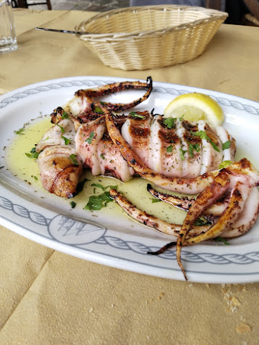 Πλατεία 8ης Μαϊου, Νέο Καρλόβασι 832 00