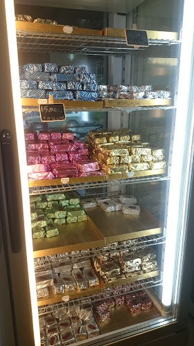 Η ΠΑΡΆΔΟΣΗ - Γαστρονομία και φιλοξενία