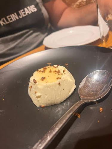 Μεράστρι - Γαστρονομία και φιλοξενία