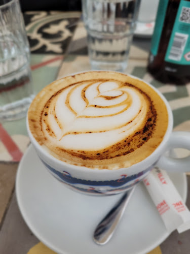 Opinii despre Emvasis Cafe - Cocktail Bar/Εμβασις în Μονεμβασιά - Γαστρονομία και φιλοξενία