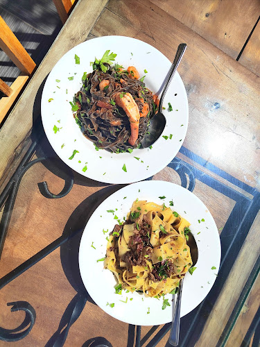 Opinii despre Kompologaki Rooftop Restaurant-MezzeBar în Ιαλυσός - Γαστρονομία και φιλοξενία