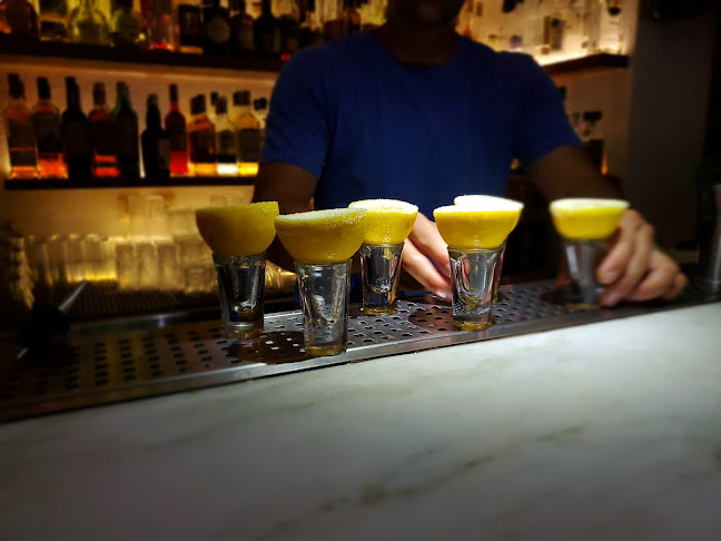 Emvasis Cafe - Cocktail Bar/Εμβασις - Γαστρονομία και φιλοξενία