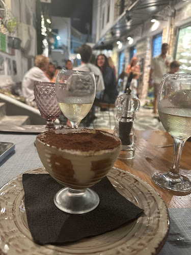 ATH.D.PAPAVASILIOU 8, Parikya 844 00