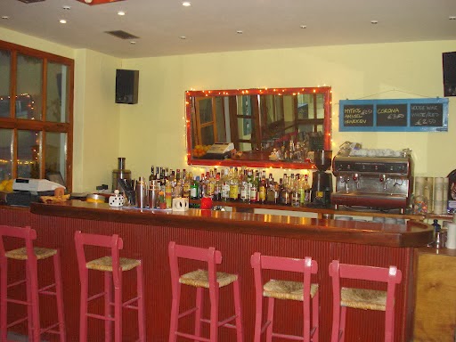 Opinii despre Mikro Cafe în Paros - Γαστρονομία και φιλοξενία