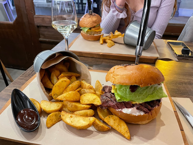 Charcoal Steak Restaurant - Γαστρονομία και φιλοξενία