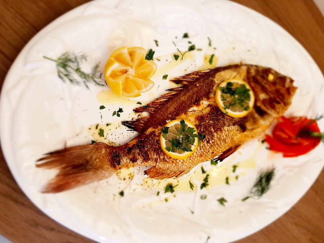 Opinii despre Molos Seaside Restaurant Nea Roda în Νέα Ρόδα - Γαστρονομία και φιλοξενία