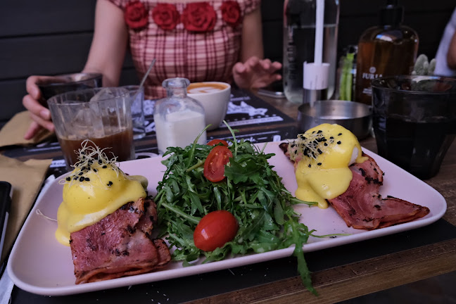 The Underdog® Flagship Store Thissio - Αθήνα