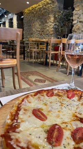 Opinii despre 33 ΑΔΡΙΑΝΟΥ în Αθήνα - Γαστρονομία και φιλοξενία