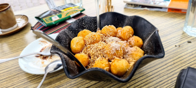 Twins cafe - Φυλή