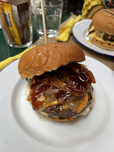 Comentarii opinii despre Monster Burgers & Beers