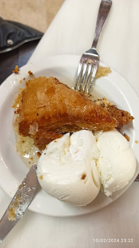 Opinii despre Μία Ζωή Λουκουμάδες (Γεώργιος Ἐμμ. Δεμενεόπουλος) în Ηράκλειο - Γαστρονομία και φιλοξενία