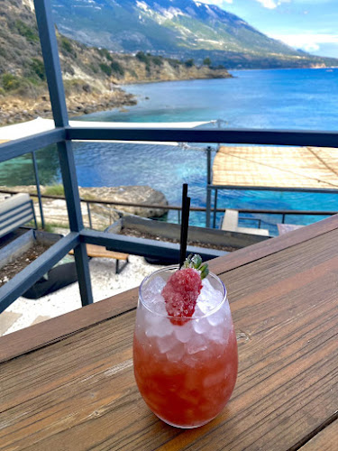 Tratamento Sea Side Bar & Restaurant - Καραβάδος