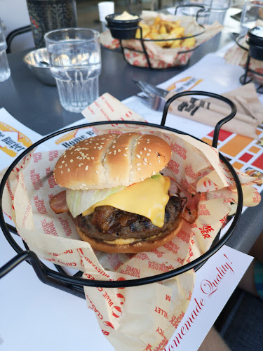 Δημ. Γούναρη 172, Γλυφάδα 166 74