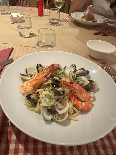 ΛΑ ΦΑΜΙΛΙΑ - Κέρκυρα