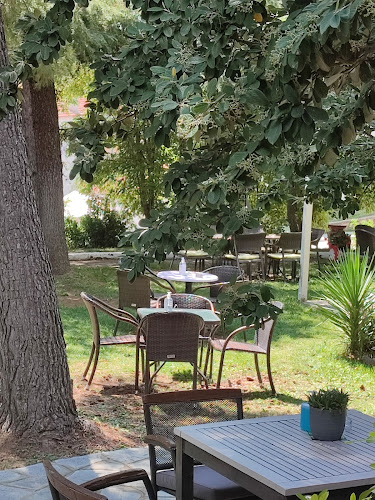 Έξι Βρύσες - Γαστρονομία και φιλοξενία