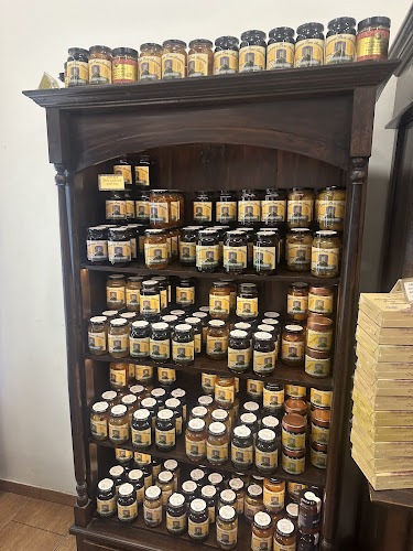 Opinii despre Παραδοσιακά Γλυκά Αράχωβας Παπαστάθη în Αράχωβα - Γαστρονομία και φιλοξενία