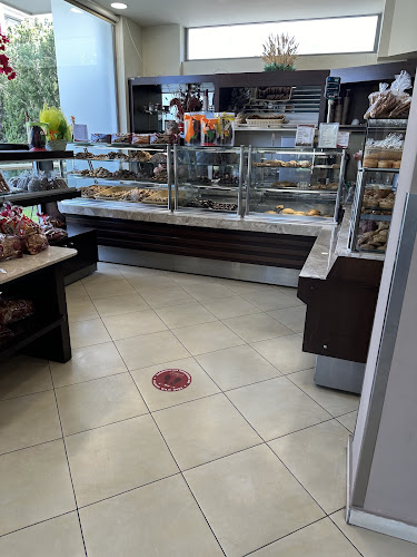 Κατσαρός Ζαχαροπλαστείο Αρτοποιείο Καφέ - Γαστρονομία και φιλοξενία