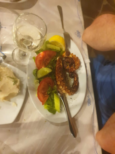 Εστιατόριο Τα Καραφάκια - Γαστρονομία και φιλοξενία