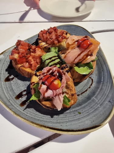 Opinii despre Tsaperdona pizza pasta în Ιαλυσός - Γαστρονομία και φιλοξενία