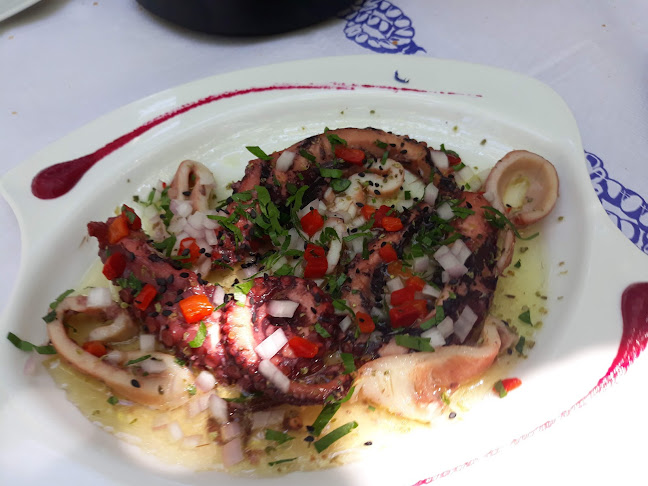 Τριαντάφυλλος - Η Μικρή Πλατεία - Γαστρονομία και φιλοξενία