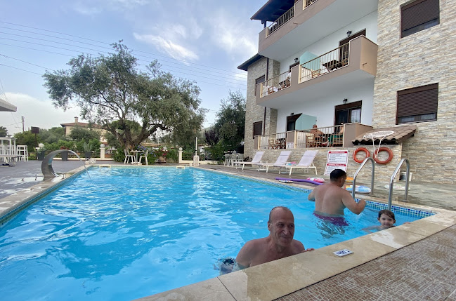 Johnny's pool cafe& Restaurant - Γαστρονομία και φιλοξενία