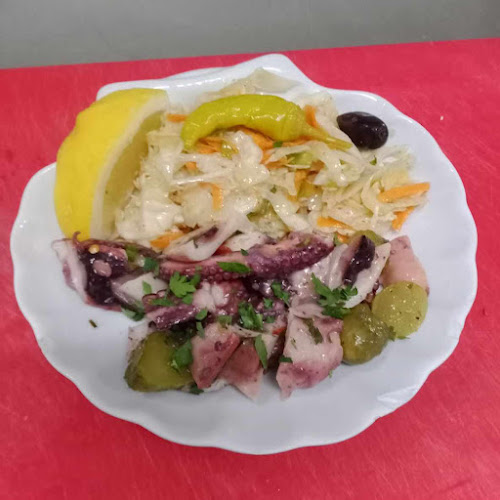 Opinii despre Kapetanios Seafood Restaurant în Χαράκι - Γαστρονομία και φιλοξενία