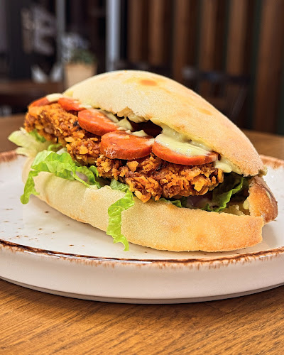 117, Εθνομαρτύρων 43, Σέρβια 505 00