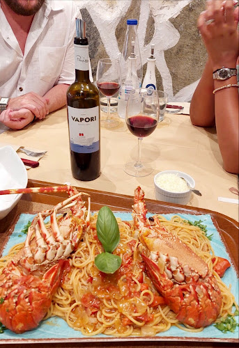 Opinii despre Hellinikon - Traditional Fish Tavern with Live Music | Skiathos în Σκιάθος - Γαστρονομία και φιλοξενία