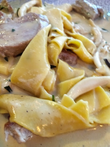 Έξι Βρύσες - Γαστρονομία και φιλοξενία