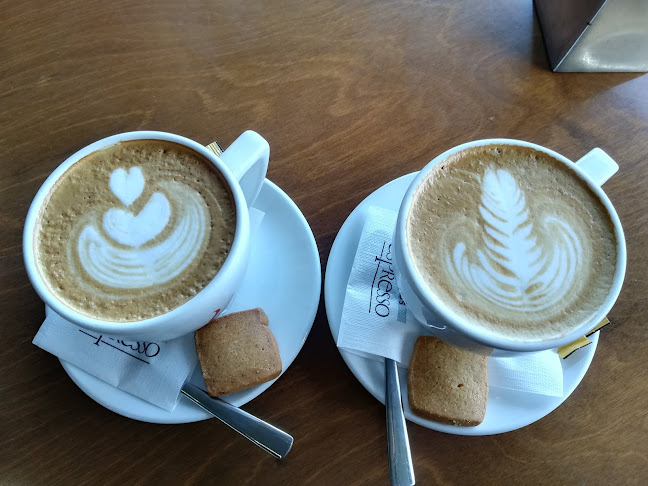 Ακτή Θεμιστοκλέους 25, Πειραιάς 185 37