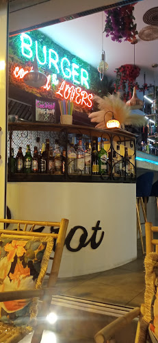 Parrot cocktail & burgers - Σκιάθος