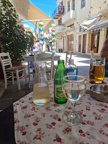 Opinii despre Στο καρφί και στο Πέταλο (Sto Karfi Kai Sto Petalo) în Ρέθυμνο - Γαστρονομία και φιλοξενία