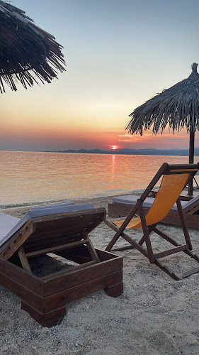 Opinii despre Kalivaki Beach Bar în Νικήτη - Γαστρονομία και φιλοξενία