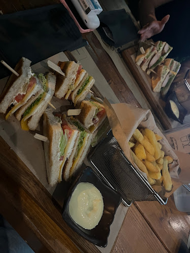 Comentarii opinii despre Boiler Food Bar