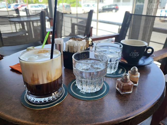 Opinii despre Melachrinos Cafe-Bar în Αρχάγγελος - Γαστρονομία και φιλοξενία