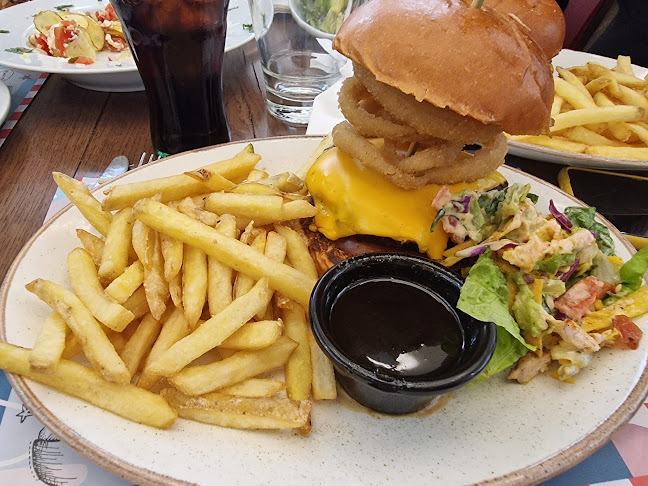 TGI Fridays Golden Hall - Γαστρονομία και φιλοξενία