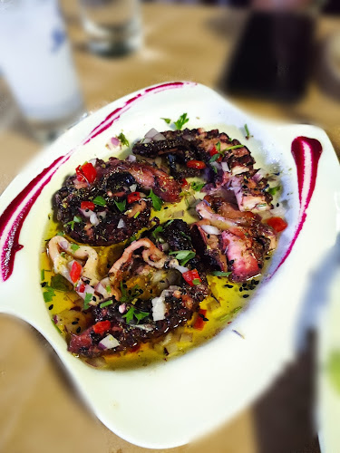 Τριαντάφυλλος - Η Μικρή Πλατεία - Παλαιόκαστρο