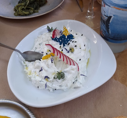 Opinii despre Τριαντάφυλλος - Η Μικρή Πλατεία în Παλαιόκαστρο - Γαστρονομία και φιλοξενία