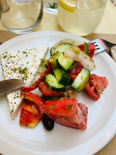 Το Παραστράτημα - Γαστρονομία και φιλοξενία