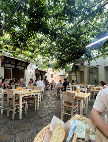 Τριαντάφυλλος - Η Μικρή Πλατεία