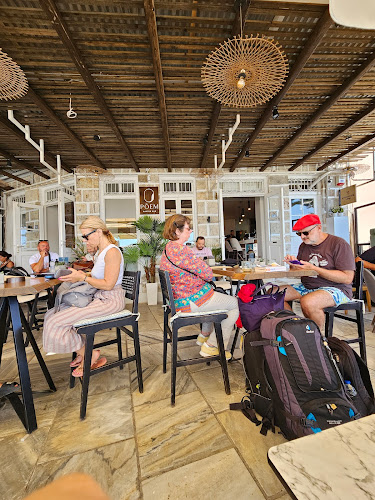 Ακτή Παπάγου, Ερμούπολη 841 00