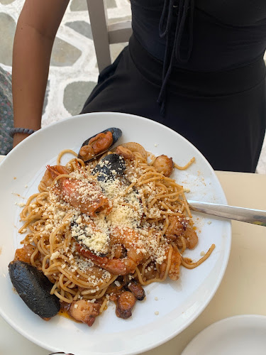 Hellinikon - Traditional Fish Tavern with Live Music | Skiathos - Σκιάθος