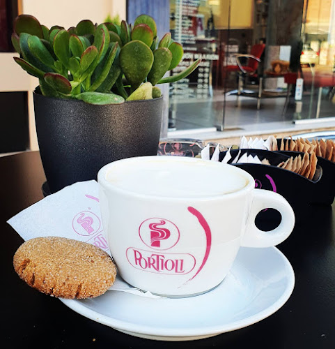 Bread Roll - Γαστρονομία και φιλοξενία