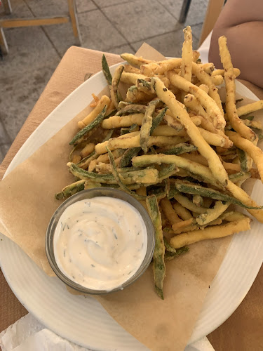 Ελλαδικό - Γαστρονομία και φιλοξενία