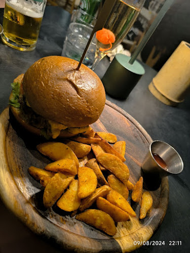 Waikiki Coffee House - Γαστρονομία και φιλοξενία