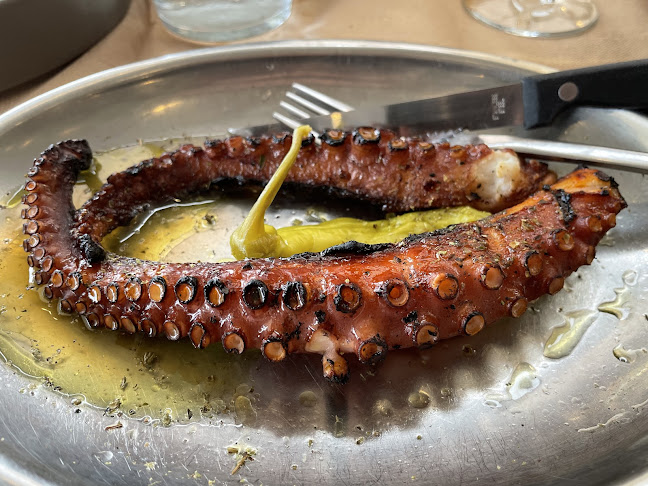 Το λιμάνι μεζεδοπωλείο Λαυριο