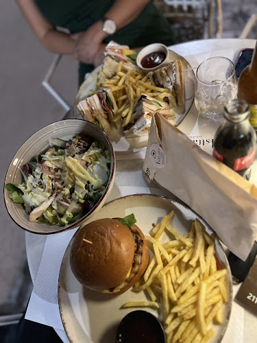 Istiaia café & bistro - Γαστρονομία και φιλοξενία