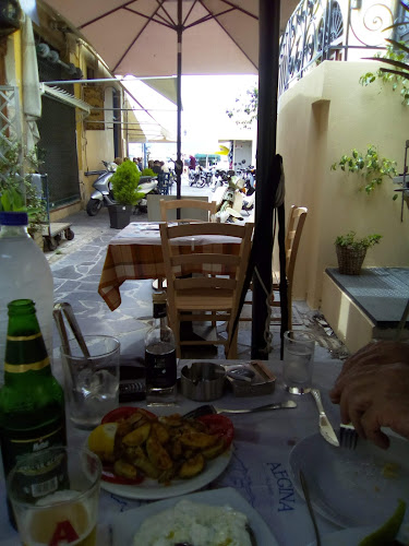 Εστιατόριο Τα Καραφάκια - Αίγινα