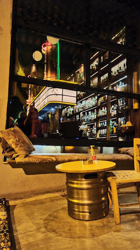 Επί της Δεξαμενής - Γαστρονομία και φιλοξενία