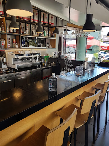 Home Burger Γλυφάδας - Γαστρονομία και φιλοξενία